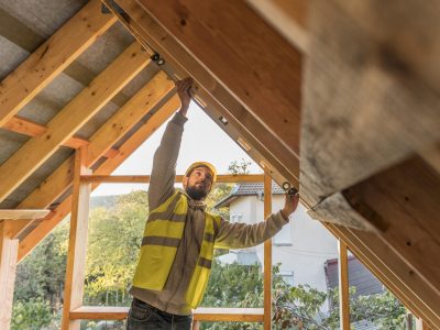 carpenter-man-working-roof